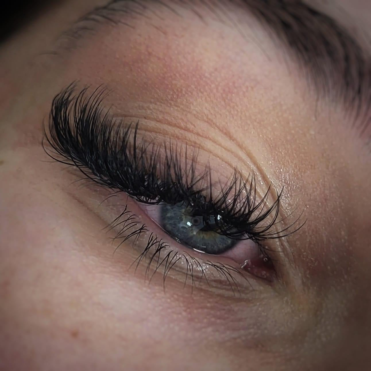 PBR Volume Lashes - 22 Rows